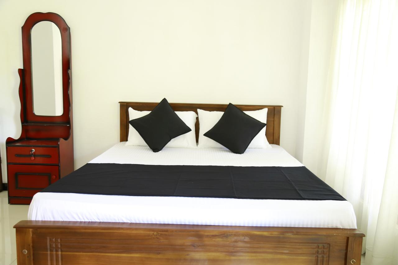 Hostel Layback Boutique Surf & Yoga Camp Sri Lanka Weligama Exterior foto