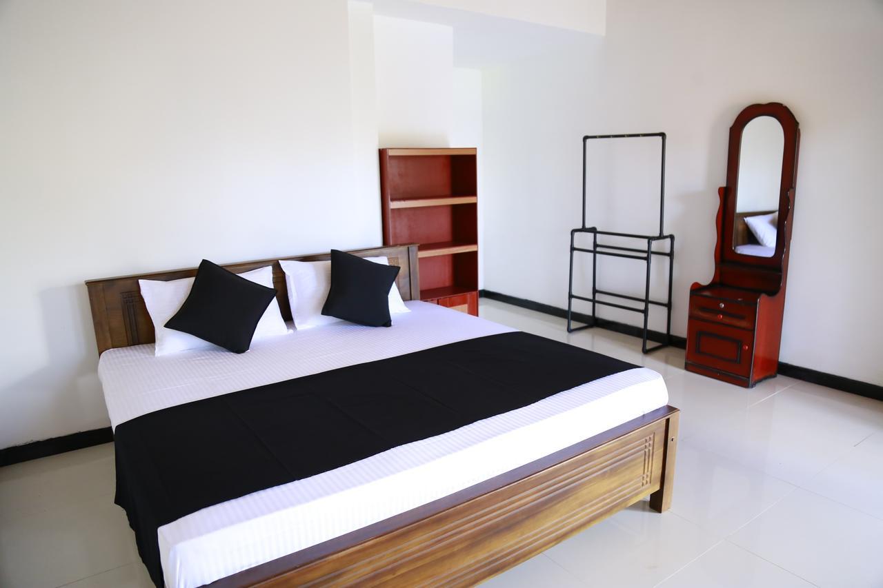 Hostel Layback Boutique Surf & Yoga Camp Sri Lanka Weligama Exterior foto
