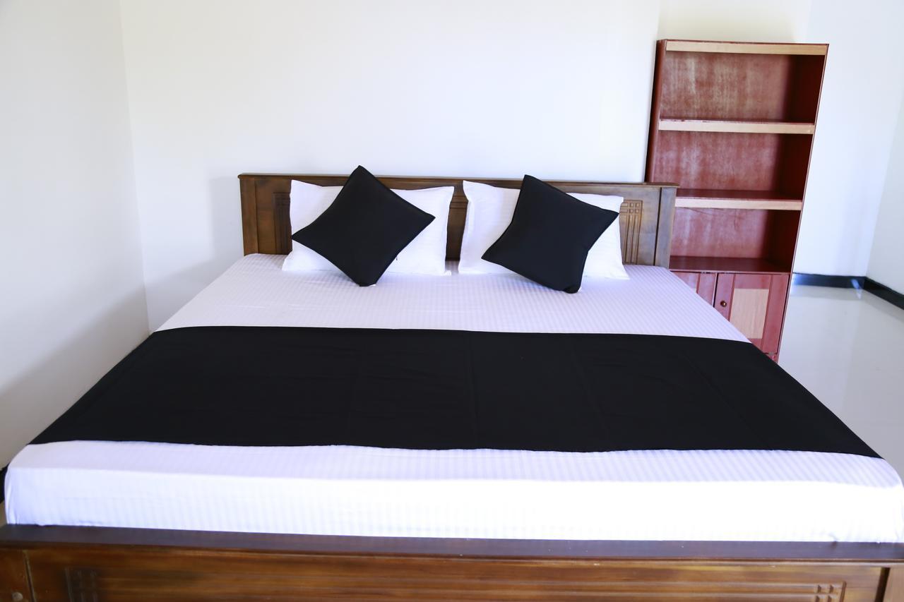 Hostel Layback Boutique Surf & Yoga Camp Sri Lanka Weligama Exterior foto