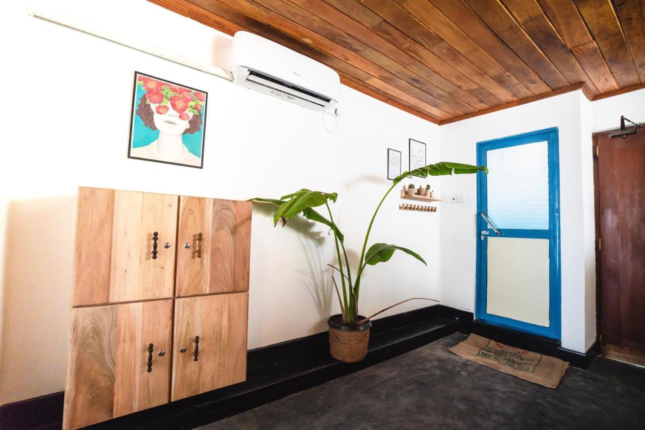 Hostel Layback Boutique Surf & Yoga Camp Sri Lanka Weligama Exterior foto